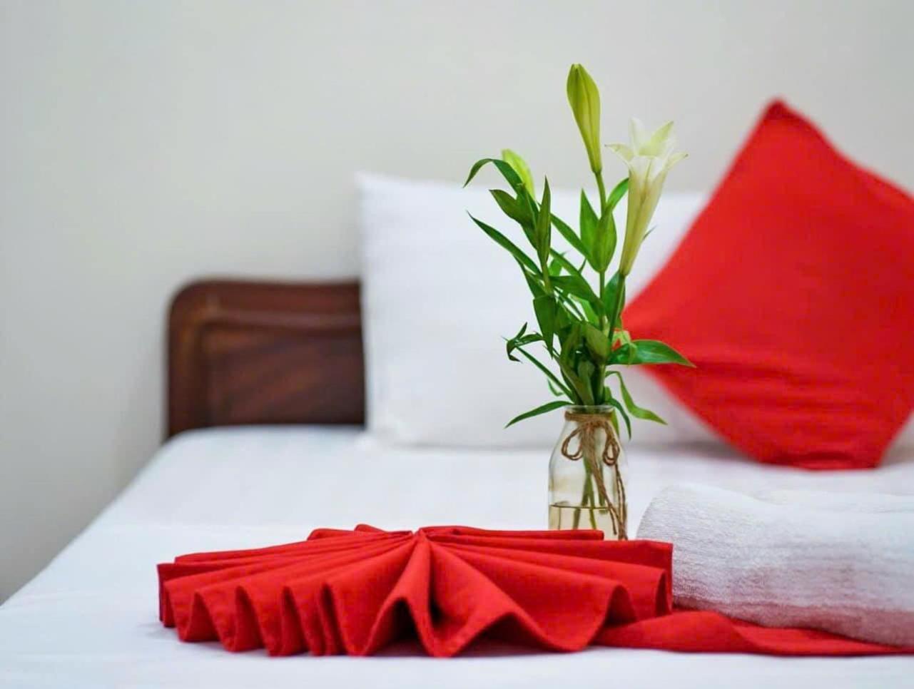 Hotel Khach San Giao Thong Hanoi Exterior foto